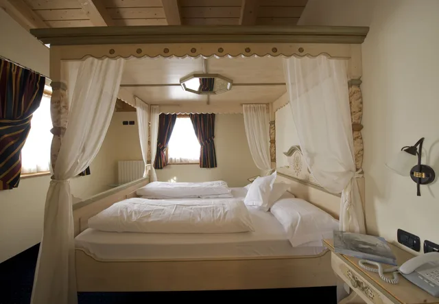 جناح بسرير مزدوج مع أريكة، Hotel Touring 6/10