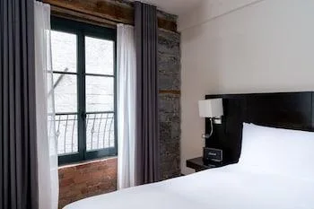 medium، Le Petit Hotel 1/1
