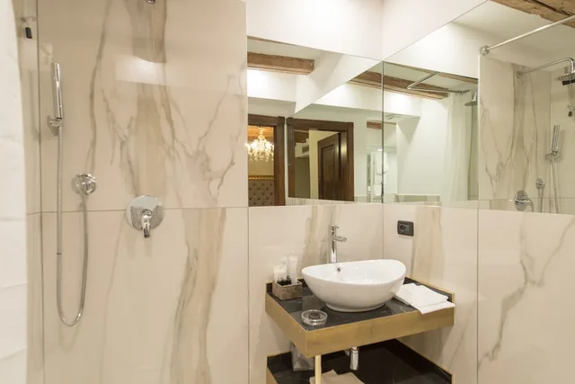 غرفة كلاسيكية بسرير مزدوج، Palazzo Bembo 3/4