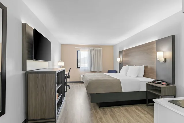 غرفة بسرير كينج لذوي الإعاقة، Quality Inn New Martinsville, WV 3/8
