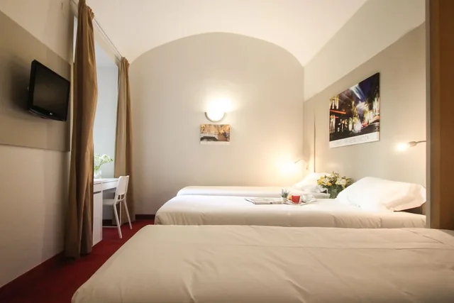 غرفة ثلاثية بسرير مزدوج وسرير فردي، Hotel Astoria Torino 1/10