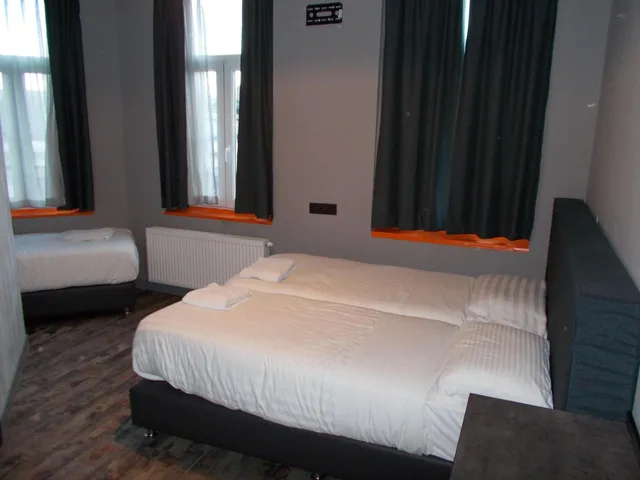 غرفة ثلاثية بسرير فردي، Urban City Centre Hostel 1/2