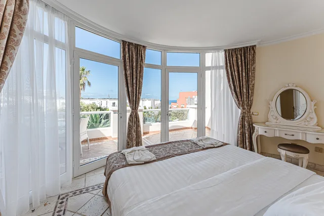 جناح بسرير كينج بمسبح خاص، Flamingo Suites 2/8