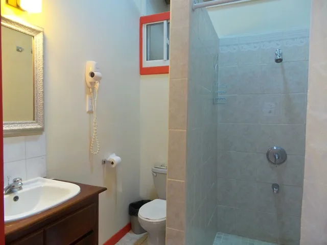 فيلا بسرير كينج وسريرين كوين بإطلالة على البحر بغرفتي نوم، Grooms Beach Villa And Resort 1/1