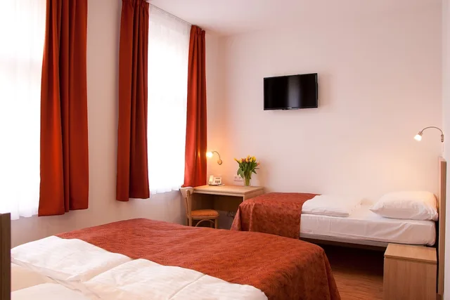 غرفة قياسية ثلاثية بسرير كينج وسرير فردي مع سرير إضافي، Ambiance Hotel 7/10