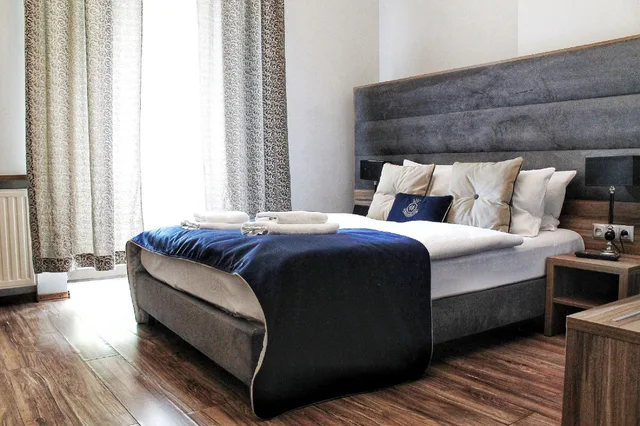 Deluxe, Queen Bed, Hotel Fortuna Bis 2/10