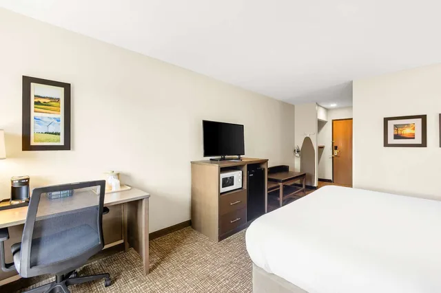جناح بسرير كينج، Comfort Inn Van Wert, OH 3/3