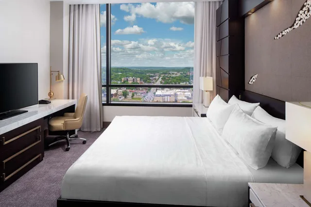Presidential, Suite, King Bed, Hilton Rochester Mayo Clinic Area 1/4