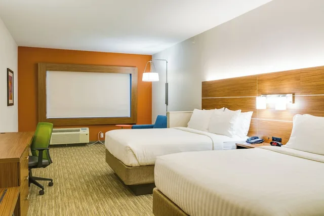 غرفة بسريرين كوين لذوي الإعاقة، Holiday Inn Express Suites Russellville 1/1