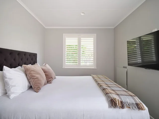 3 Bedrooms, Garden, Family, 1 Queen and 1 Single Bed، Suncourt Hotel 5/10