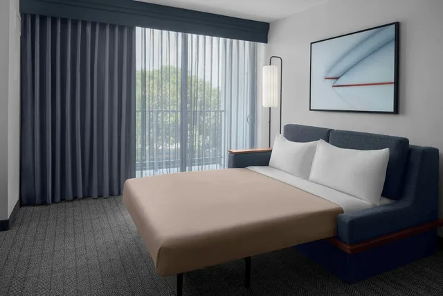 جناح بسرير كينج بغرفة نوم واحدة مع أريكة، Courtyard Fort Lauderdale East Lauderdale By the Sea 3/6