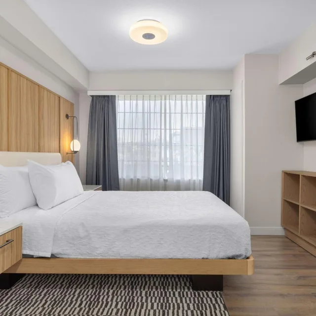 جناح بسرير كوين مع أريكة لذوي الإعاقة، Homewood Suites By Hilton San Diego Airport Liberty Station 1/6