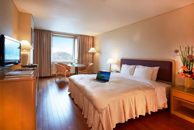 Deluxe, Double Bed, Bathtub, Sejong Hotel 3/4