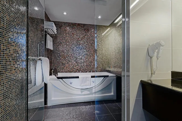 جناح، Hotel Sixty3 4/7