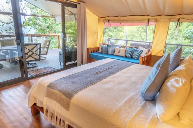Family, Tent, Suite, 1 King and 2 Double Beds، Isla Chiquita Glamping Hotel 2/4