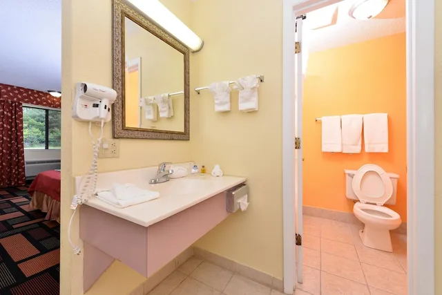 غرفة بسرير كينج لذوي الإعاقة، Americas Best Value Inn Canton 2/2