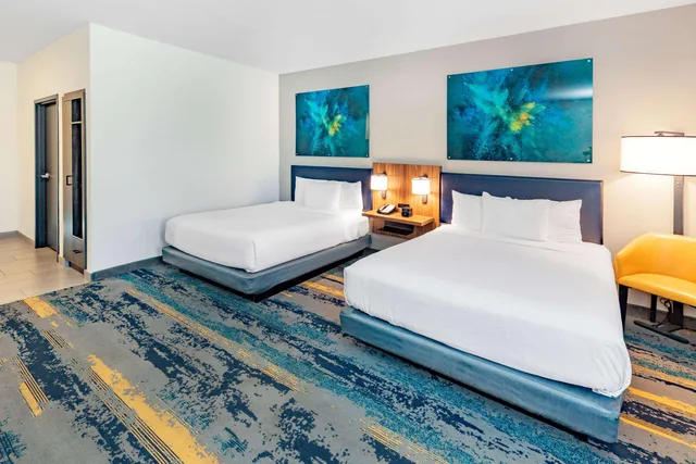 غرفة رباعية بسريرين كوين لذوي الإعاقة، La Quinta Inn & Suites by Wyndham Texas City I 45 2/3