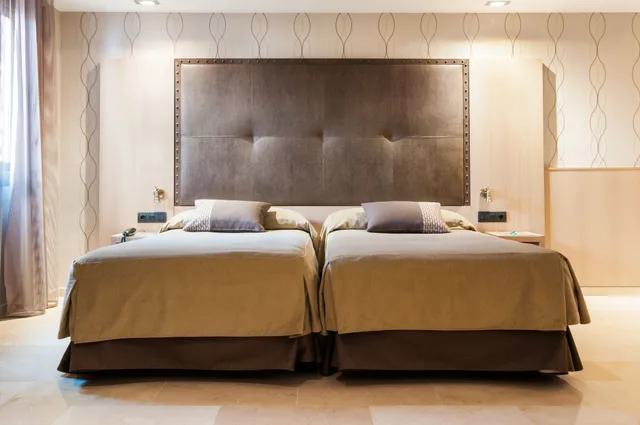 غرفة ثلاثية بسرير مزدوج وسرير فردي، Gran Hotel Barcino 8/16