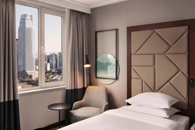 غرفة ديلوكس بانورامية بسريرين منفصلين بإطلالة على المدينة، Sheraton Istanbul Levent 5/8