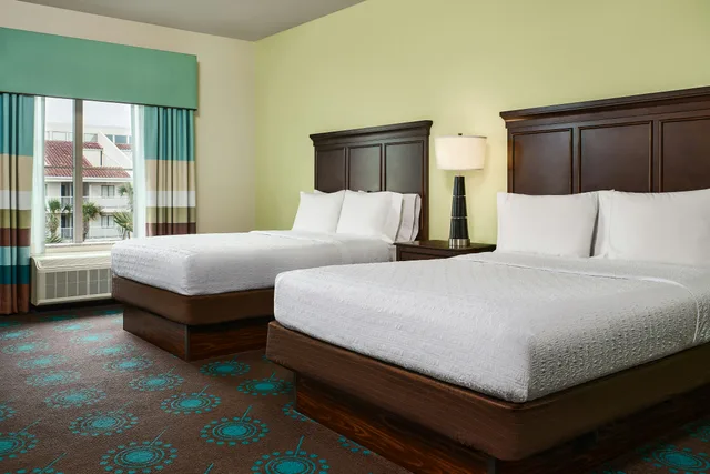 استوديو بسريرين كوين لذوي الإعاقة، Hampton Inn & Suites Destin 1/7