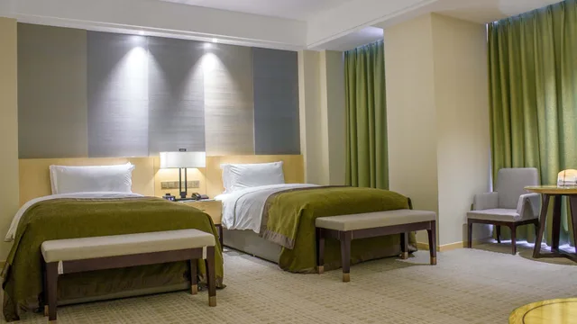 غرفة كلاسيكية بسريرين مزدوجين بشرفة، INTERCONTINENTAL HEILONG LAKE 3/7