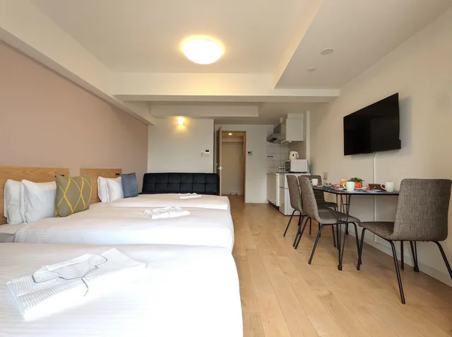 غرفة سوبيريور عائلية بثلاثة أسرّة مع أريكة في طابق مرتفع، Eslead Hotel Namba South I 8/10