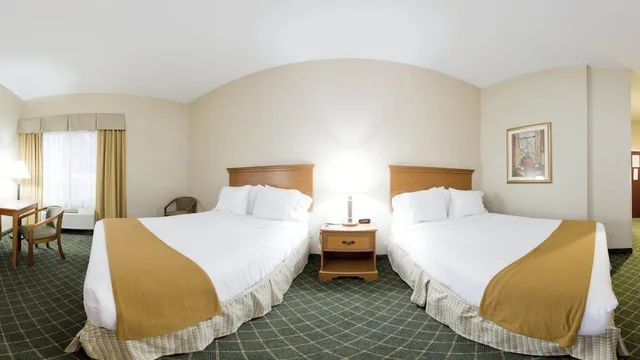 Standard, 2 Double Beds, Extra Floor Space، Holiday Inn Express Hotel And Suites Sylacauga 2/3