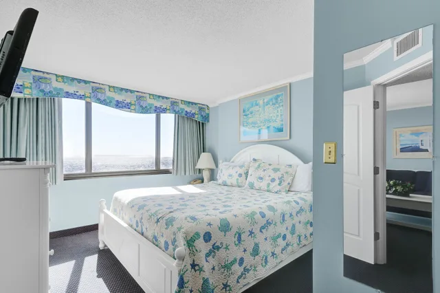 2 Bedrooms, Suite, Ocean Front, Sands Beach Club 2/4