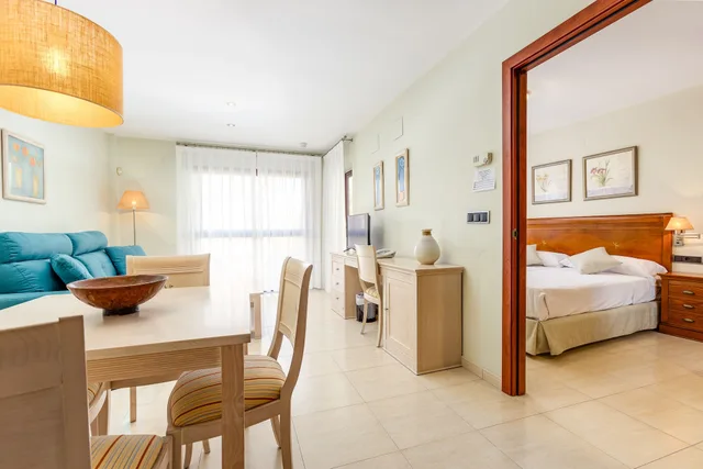 جناح جونيور بسريرين مزدوجين بإطلالة على المدينة بشرفة، Hotel Daniya Denia 2/3