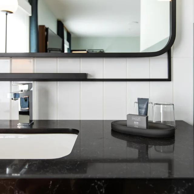 جناح، The Darwin Hotel 10/10