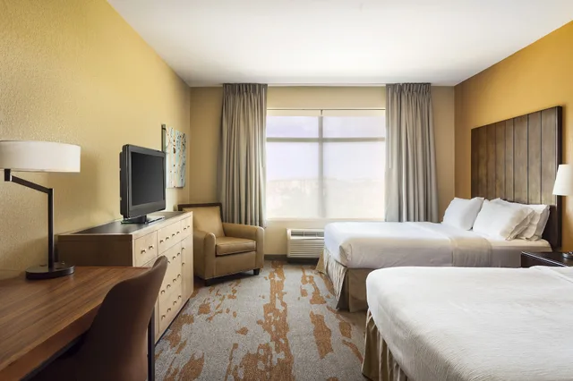 غرفة قياسية بسريرين كوين لذوي الإعاقة، Holiday Inn San Antonio Seaworld, an IHG Hotel 2/4