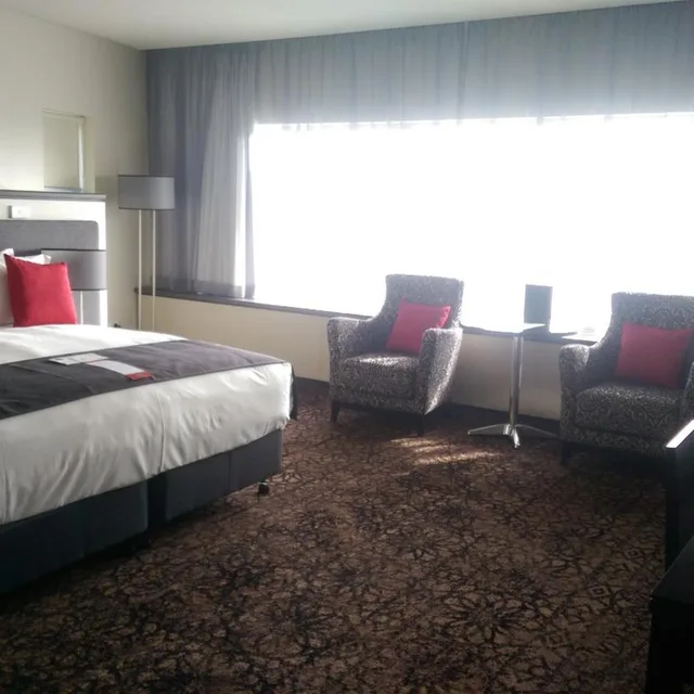 Deluxe, King Bed, CALAMVALE HOTEL SUITES AND CONFERENCE CENTRE 4/10