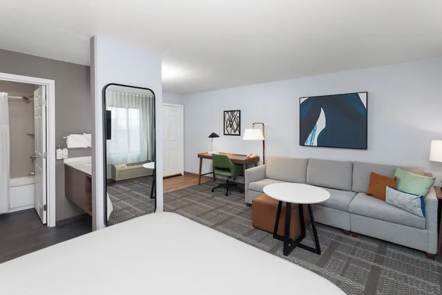 جناح استوديو بسرير مزدوج بمطبخ، Staybridge Suites Lansing-Okemos 4/6