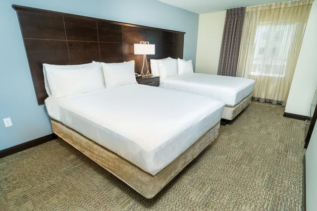 جناح بسريرين كوين بغرفة نوم واحدة بمطبخ، Staybridge Suites Newark - Fremont 1/5