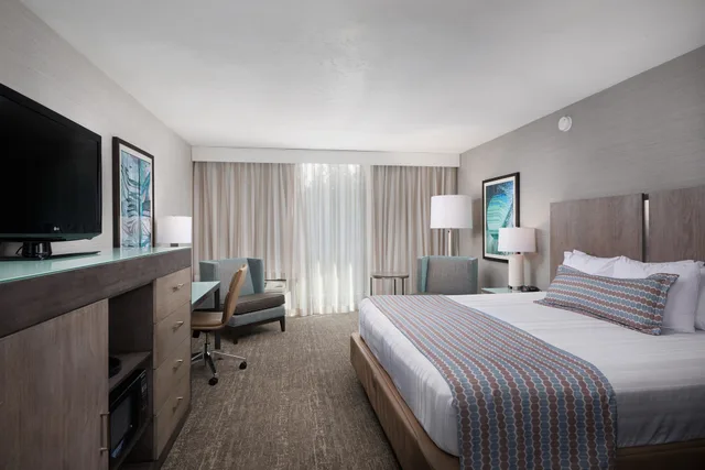 غرفة قياسية بسرير كينج، Best Western Plus Agate Beach Inn 1/6