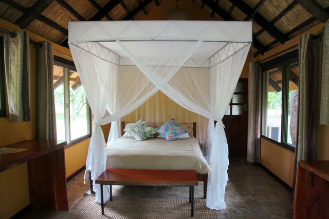 شاليه عائلي بسرير كوين وسريرين فرديين، Maramba River Lodge 1/2