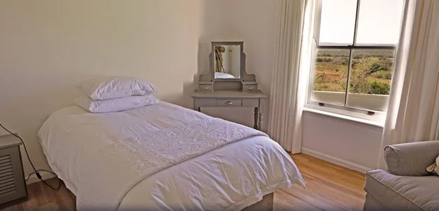 House, 1 Queen and 1 Single Bed, River Bend Lodge 5/9