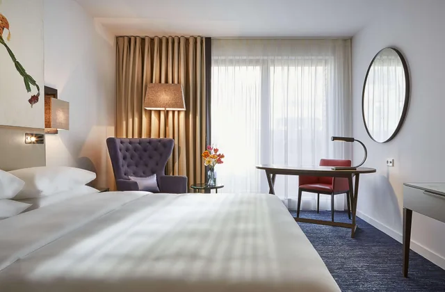 غرفة كلوب بسرير كينج، Hyatt Regency Amsterdam 2/5