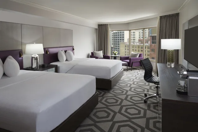 غرفة بريميوم بسريرين مزدوجين مع دخول صالة النادي، INTERCONTINENTAL TORONTO CENTRE 1/9
