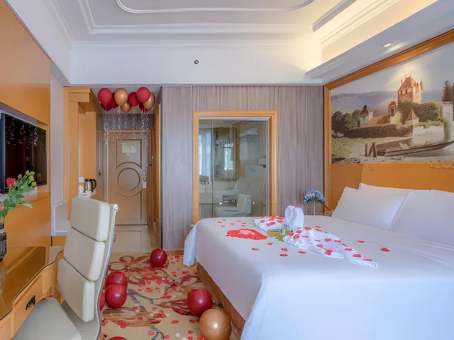 غرفة رومانسية بسرير كوين، Vienna International Hotel (Zhuhai Lovers Middle Road Haibin Store) 2/2