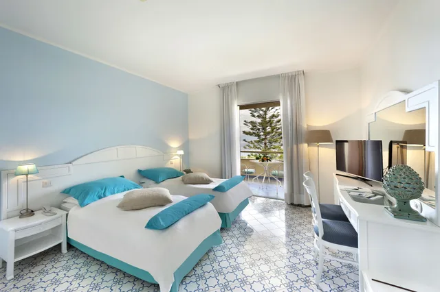 غرفة مفردة بسرير مزدوج، Grand Hotel Vesuvio Sorrento 2/3