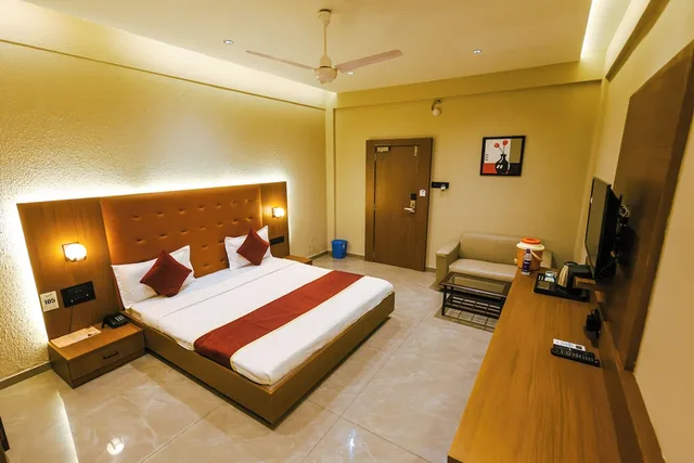 غرفة ديلوكس بسرير كينج بإطلالة على الحديقة، Goverdhan Greens Resort Dwarka 1/10