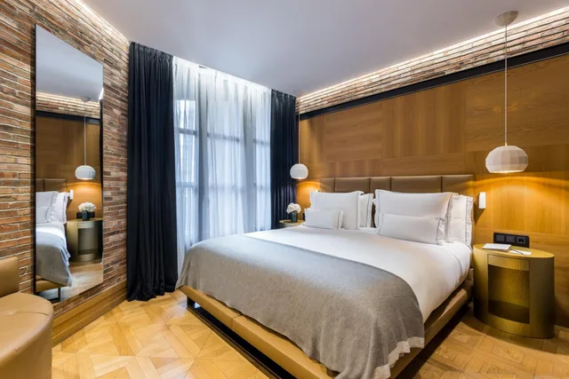 Suite Monument، Monument Hotel 1/2
