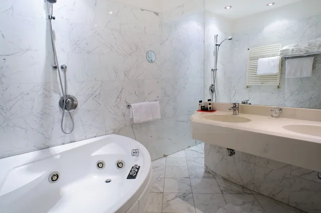 غرفة ديلوكس بسريرين منفصلين بإطلالة جزئية على البحر، Admiral Art Hotel 7/9