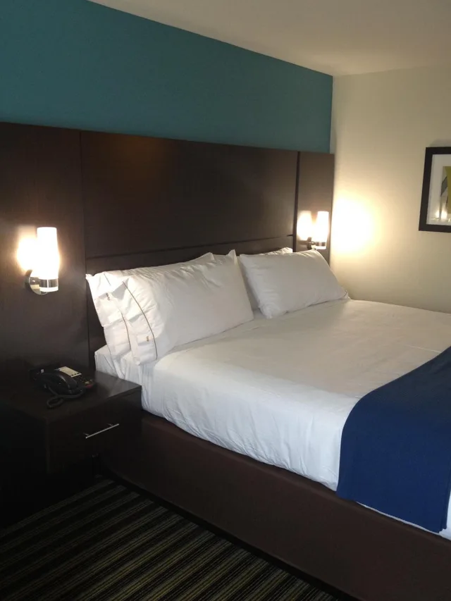 غرفة بسريرين منفصلين لذوي الإعاقة، Holiday Inn Express Montgomery - East I-85 2/5