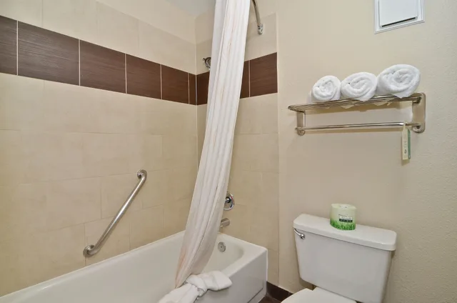 غرفة قياسية بسريرين كوين، Clackamas Inn Suites 7/9