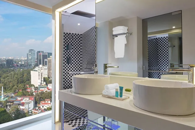Deluxe, 2 Queen Beds, Partial City View، W Mexico City 4/5