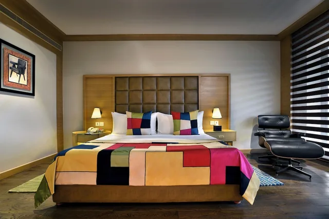 Premier, King Bed, THE LALIT CHANDIGARH 5/10