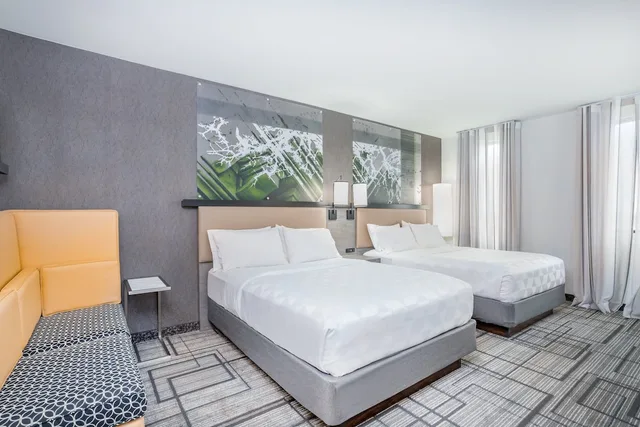 غرفة قياسية بسريرين كوين، Holiday Inn Lafayette-City Centre 2/4