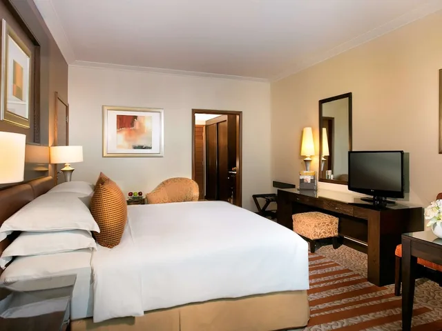 غرفة كلاسيكية بسرير كينج، Swissotel Al Murooj Dubai 8/10